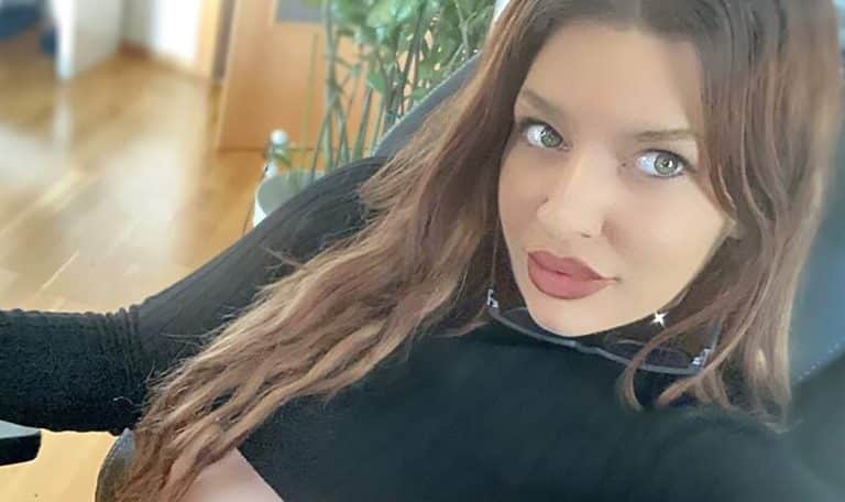 Jana Moon beantwortet Fragen zum Job als Camigirl!